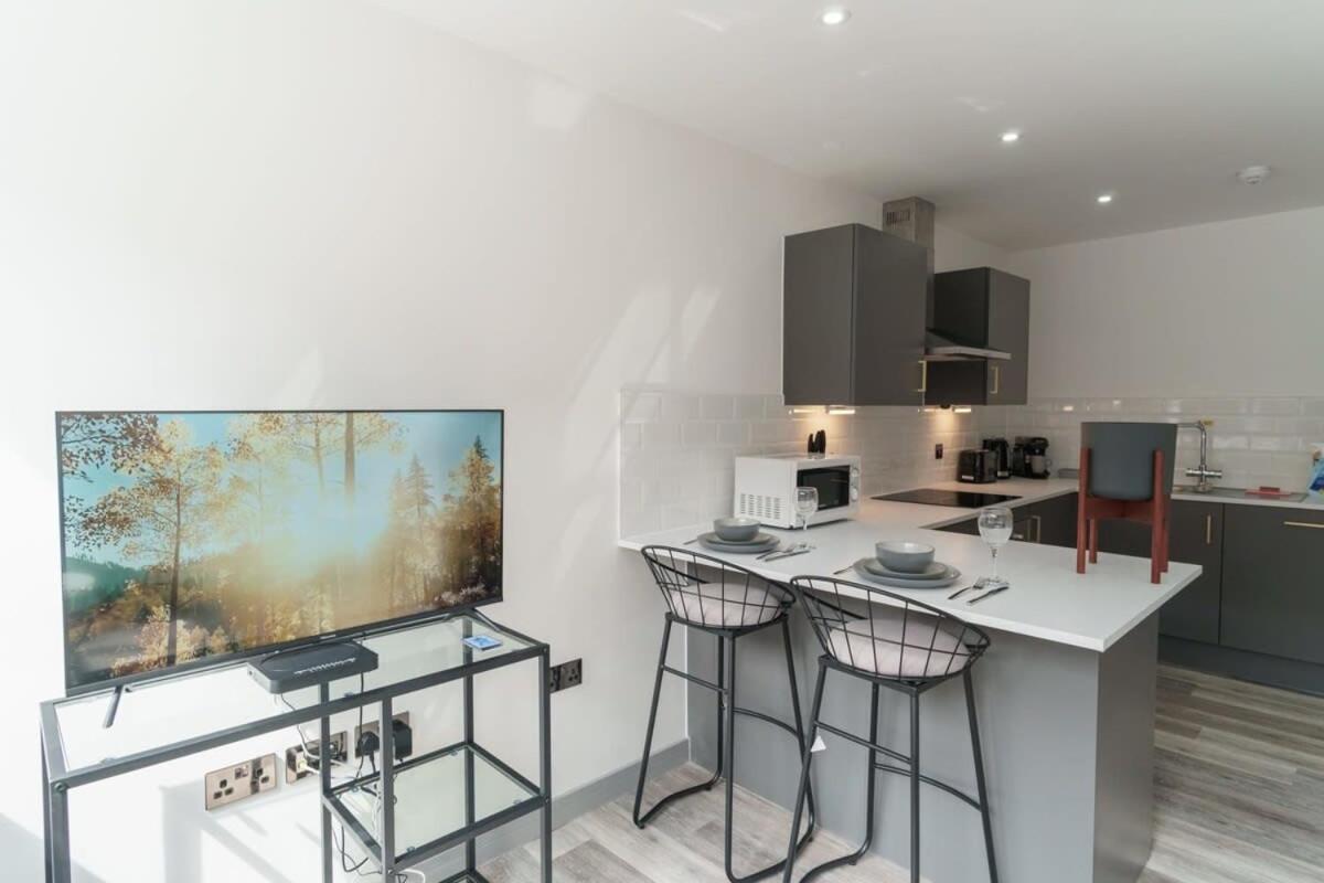 Modern 1 Bedroom Apartment In Preston Centre エクステリア 写真