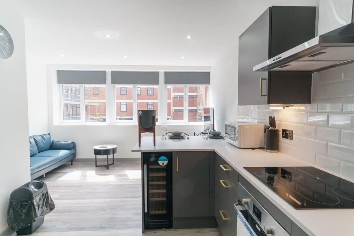 Modern 1 Bedroom Apartment In Preston Centre エクステリア 写真