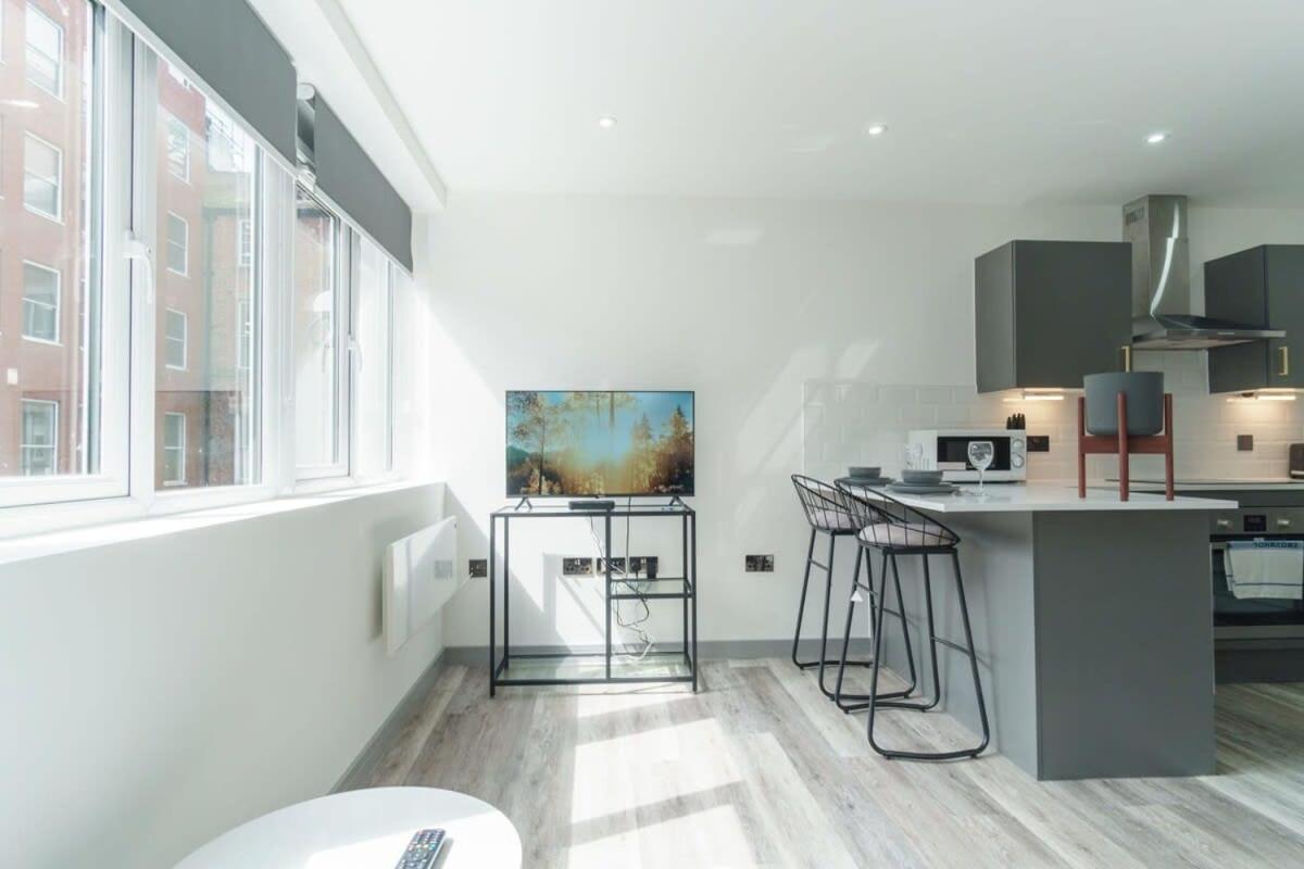 Modern 1 Bedroom Apartment In Preston Centre エクステリア 写真