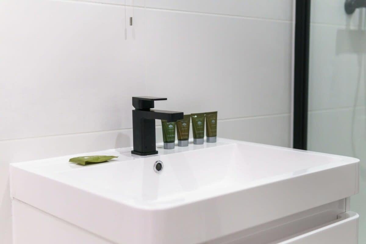 Modern 1 Bedroom Apartment In Preston Centre エクステリア 写真