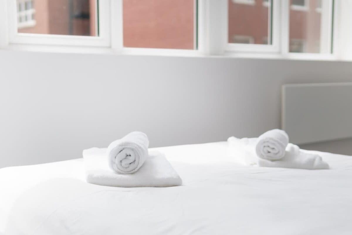 Modern 1 Bedroom Apartment In Preston Centre エクステリア 写真