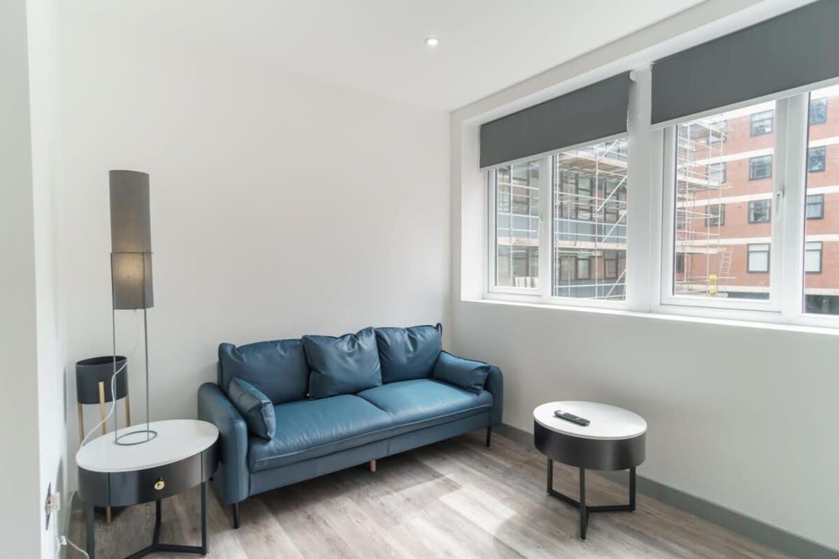 Modern 1 Bedroom Apartment In Preston Centre エクステリア 写真