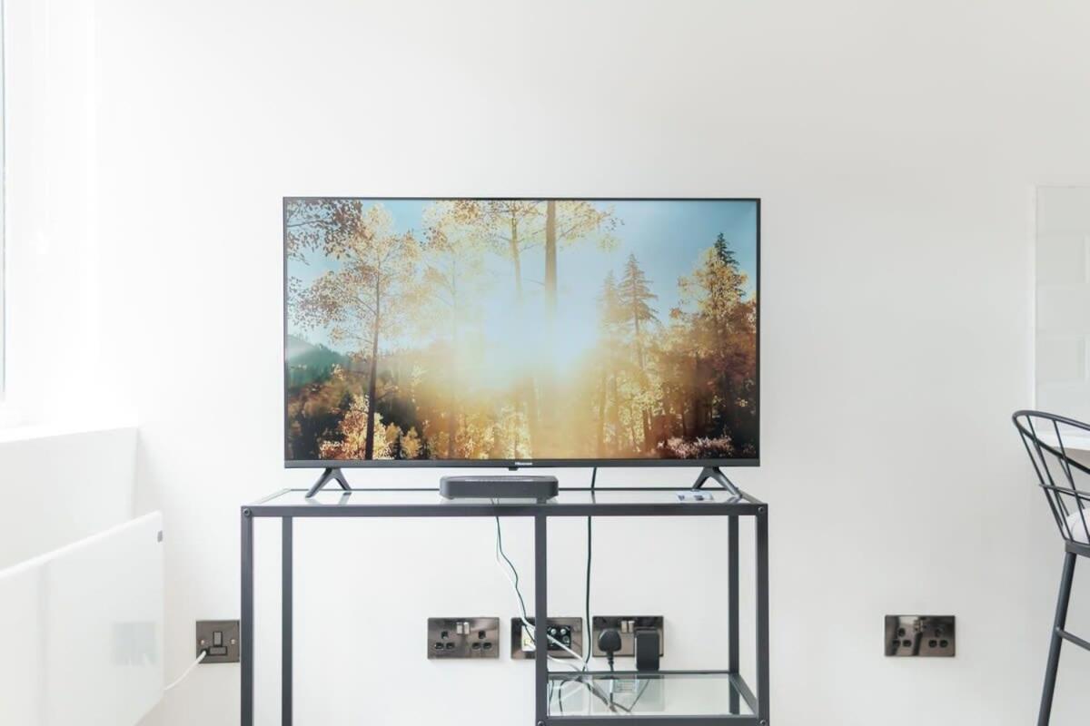 Modern 1 Bedroom Apartment In Preston Centre エクステリア 写真