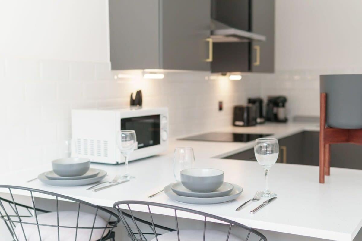 Modern 1 Bedroom Apartment In Preston Centre エクステリア 写真