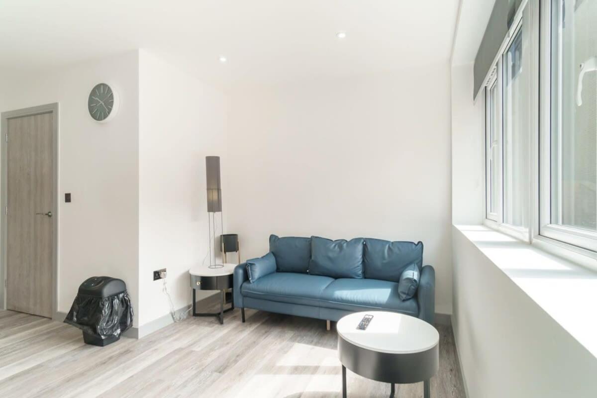 Modern 1 Bedroom Apartment In Preston Centre エクステリア 写真