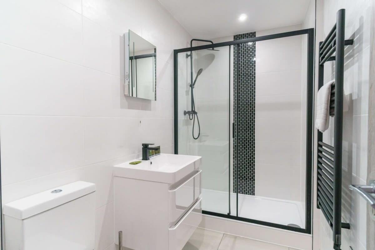 Modern 1 Bedroom Apartment In Preston Centre エクステリア 写真
