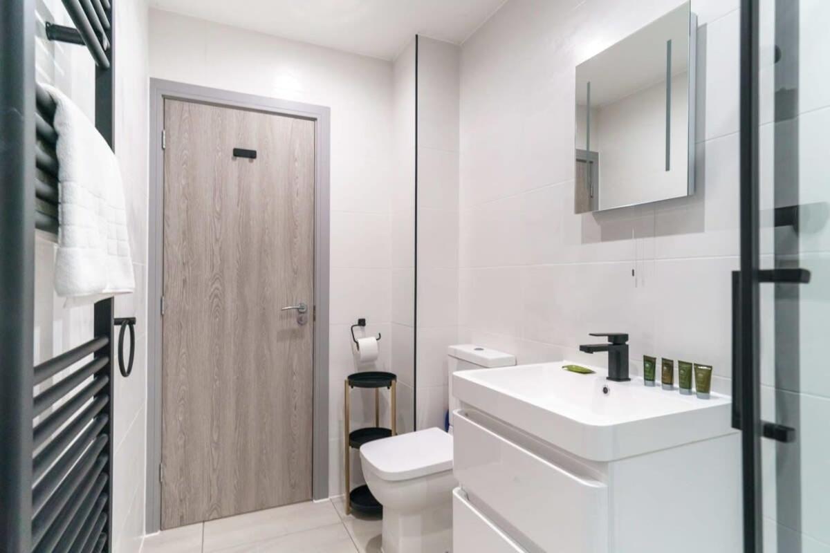 Modern 1 Bedroom Apartment In Preston Centre エクステリア 写真