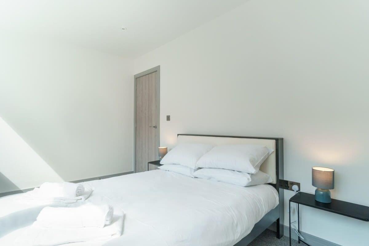 Modern 1 Bedroom Apartment In Preston Centre エクステリア 写真
